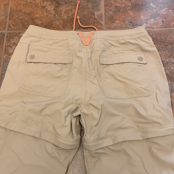 Nearly new NORTH FACE adventure pants 8 convertible - Picture 6 of 11